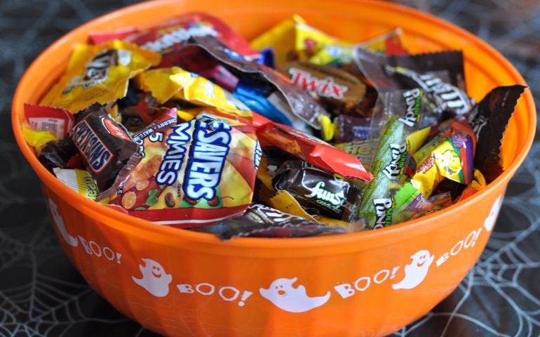 can-you-guess-the-most-popular-halloween-candy-in-your-state.jpg