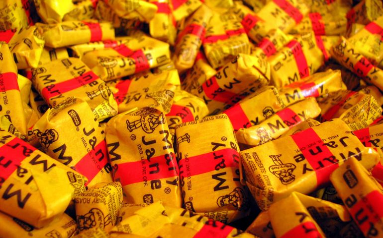 can-you-guess-the-most-popular-halloween-candy-in-your-state.jpg