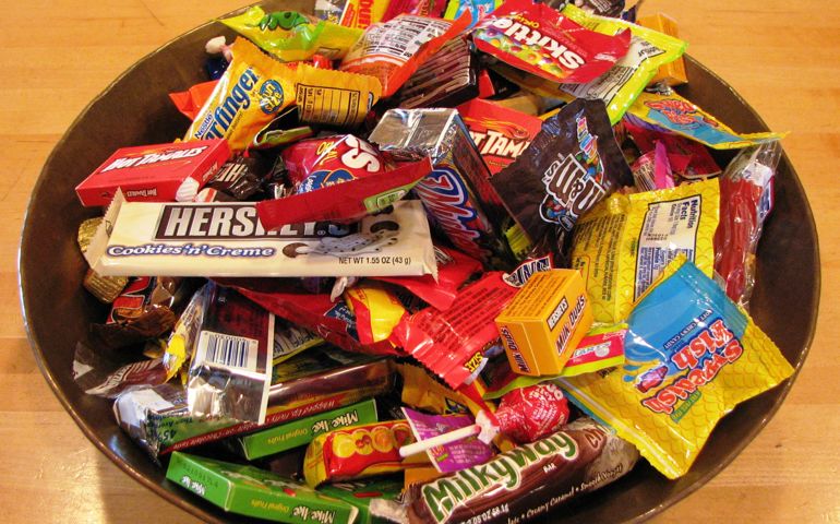 can-you-guess-the-most-popular-halloween-candy-in-your-state.jpg