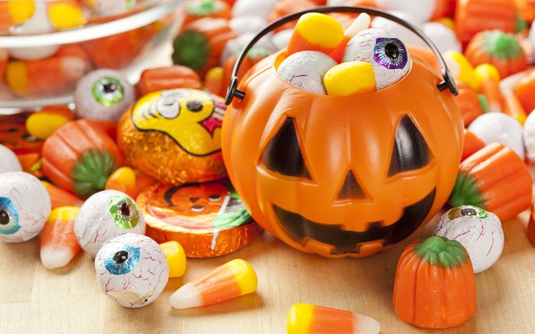 can-you-guess-the-most-popular-halloween-candy-in-your-state.jpg
