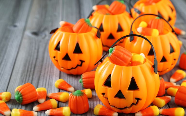 can-you-guess-the-most-popular-halloween-candy-in-your-state.jpg