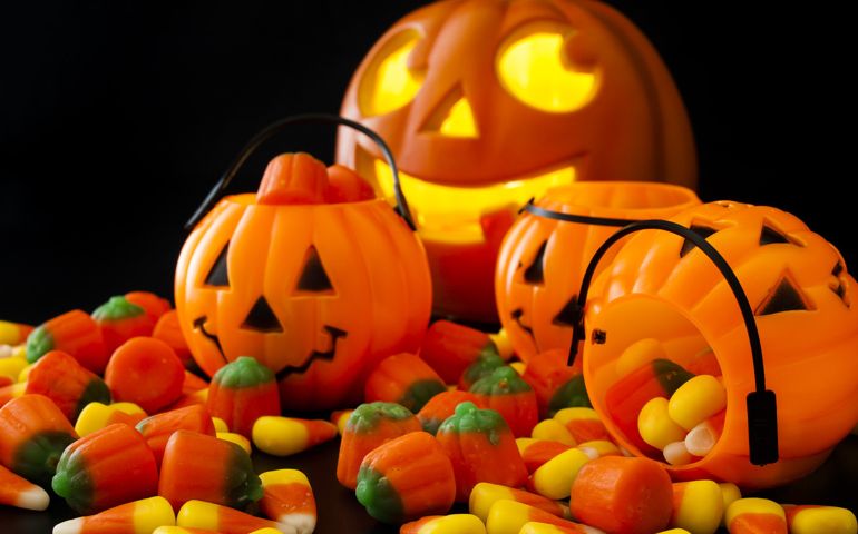 can-you-guess-the-most-popular-halloween-candy-in-your-state.jpg