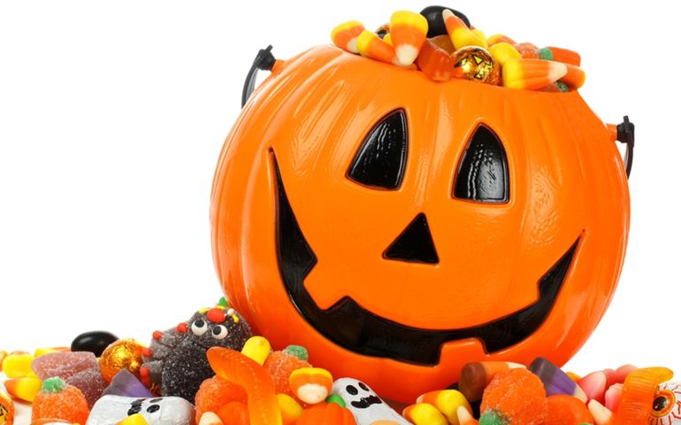 can-you-guess-the-most-popular-halloween-candy-in-your-state.jpg
