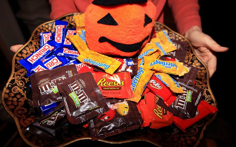 can-you-guess-the-most-popular-halloween-candy-in-your-state.jpg