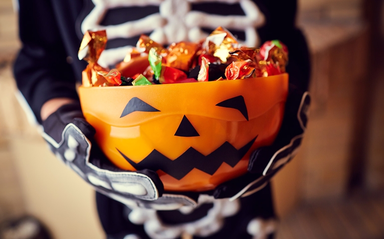 can-you-guess-the-most-popular-halloween-candy-in-your-state.jpg