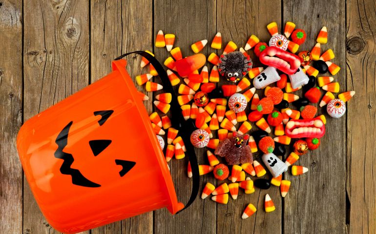 can-you-guess-the-most-popular-halloween-candy-in-your-state.jpg