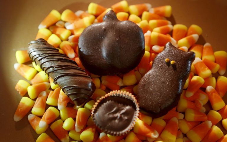 can-you-guess-the-most-popular-halloween-candy-in-your-state.jpg