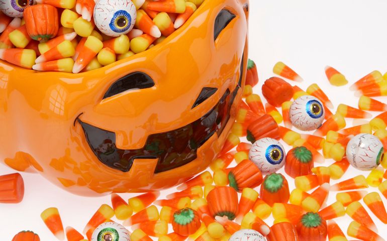 can-you-guess-the-most-popular-halloween-candy-in-your-state.jpg
