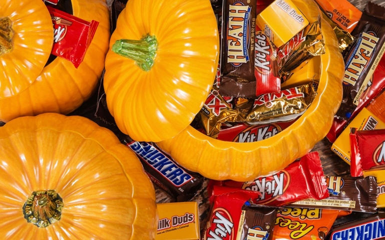can-you-guess-the-most-popular-halloween-candy-in-your-state.jpg