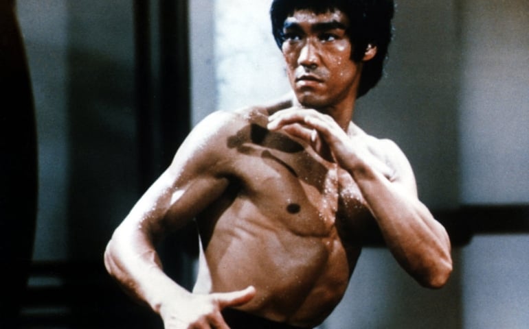 Kino. BRUCE LEE, Portrait HK, 1970, Stichwort: Muskeln, Kampf, Kampfsport.