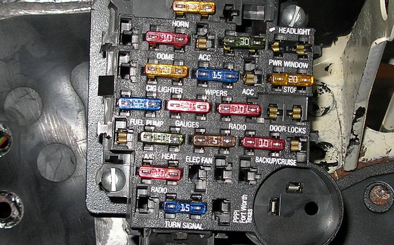 how-well-do-you-know-your-cars-engine.jpg