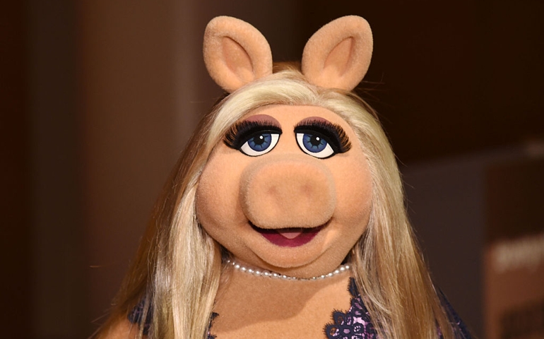 NEW YORK, NY - JUNE 04: Miss Piggy poses during Brooklyn Museum's Sackler Center First Awards at Brooklyn Museum on June 4, 2015 in New York City.