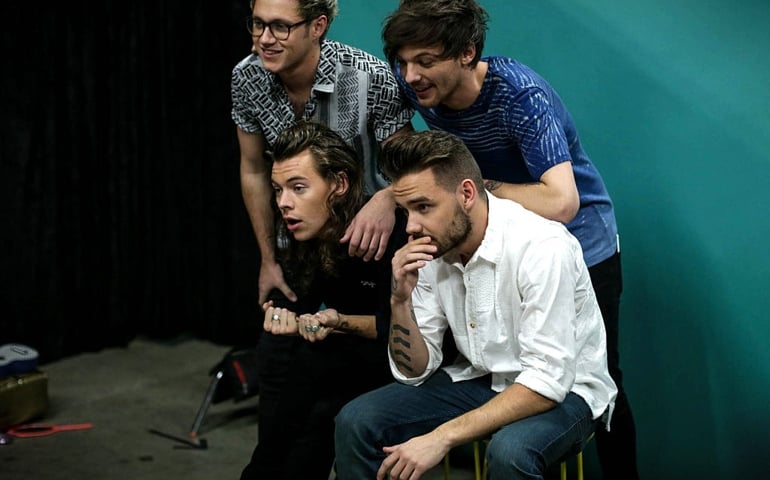 LOS ANGELES, CA - DECEMBER 04: (EDITORS NOTE: IMAGE WAS PROCESSED USING DIGITAL FILTERS) (Back, L-R) Recording artists Niall Horan, Louis Tomlinson and (front, L-R) Harry Styles and Liam Payne of music group One Direction attend 102.7 KIIS FMs Jingle Ball 2015 Presented by Capital One at STAPLES CENTER on December 4, 2015 in Los Angeles, California.