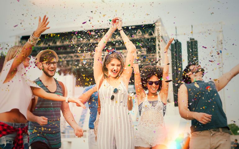 Going to festival with friends