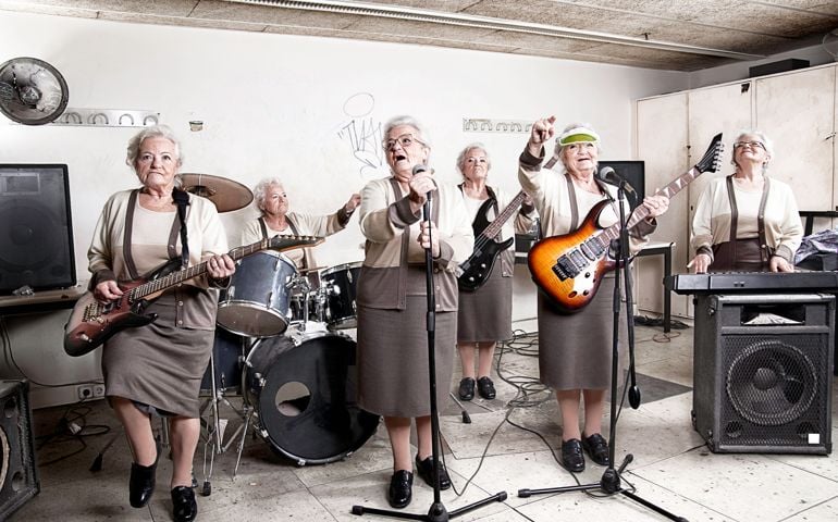 3rd generation rock band playing