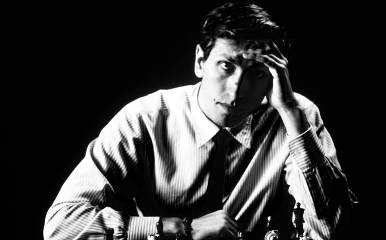 Chess master Bobby Fischer poses for a portrait on August 10, 1971 in New York City, New York.