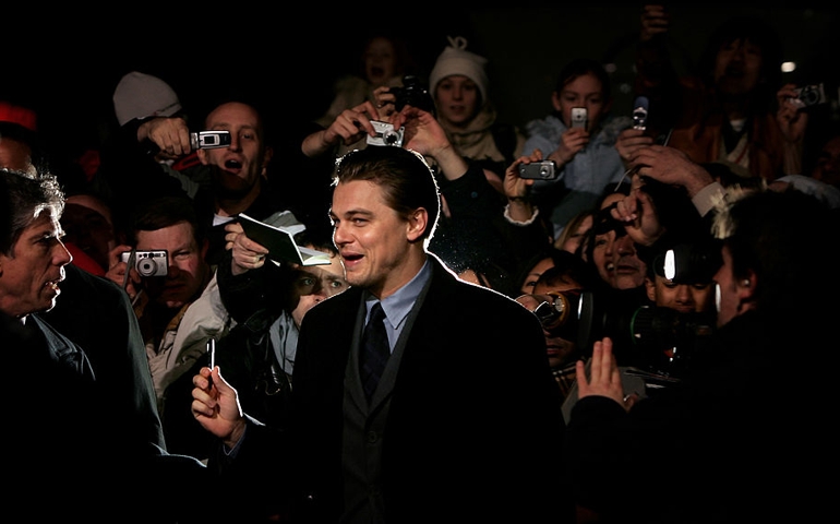 LONDON - DECEMBER 19: Actor, Leonardo DiCaprio arrives at the UK Premiere of "The Aviator" at the Odeon West End on December 19, 2004 in London.