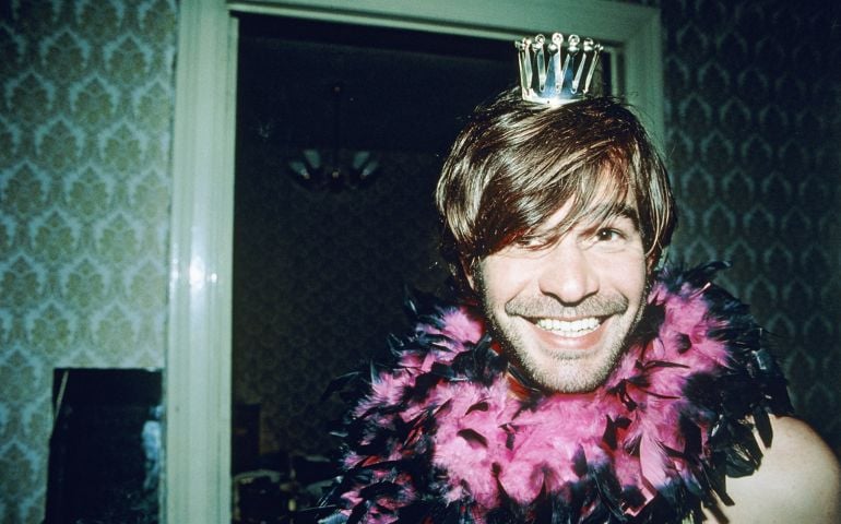 Man with feather boa and crown
