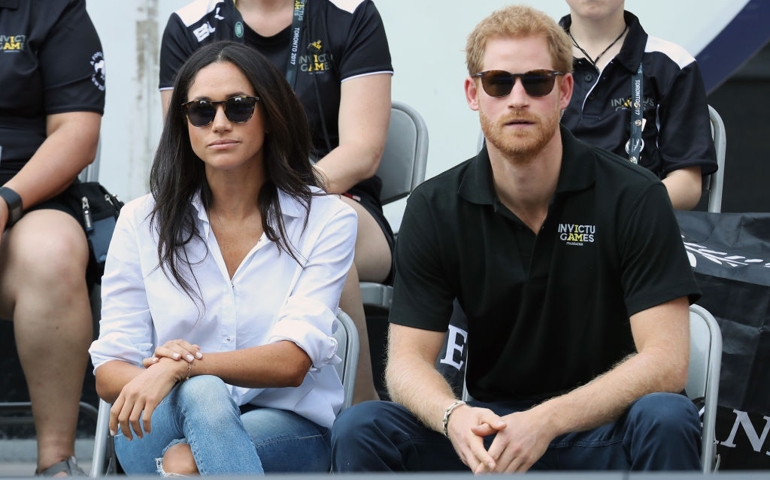 Prince Harry (R) and Meghan Markle (L) attend a Wheelchair Tennis match during the Invictus Games 2017 at Nathan Philips Square on September 25, 2017 in Toronto, Canada