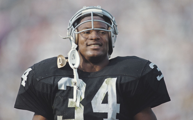 Bo Jackson #34, Full Back for the Los Angeles Raiders during the American Football Conference West game against the Kansas City Chiefs on 15 October 1989 at the Los Angeles Memorial Coliseum, Los Angeles, California, United States. The Raiders won the game 20 - 14.
