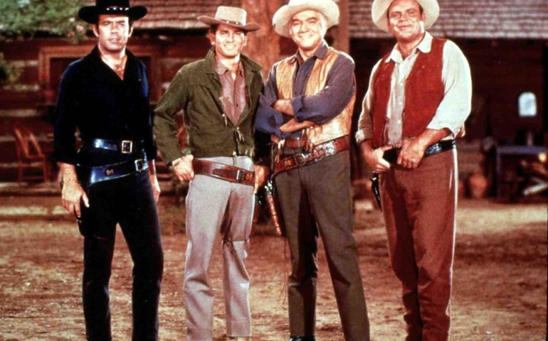 The Cartwright Family, Adam (PERNELL ROBERTS), Joseph -LIttle Joe- (MICHAEL LANDON), father Ben (LORNE GREENE), Eric -Hoss- (DAN BLOCKER).