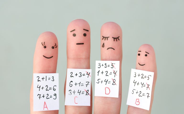 Fingers art of students with different ratings.