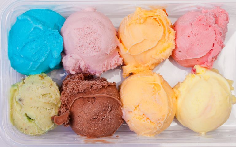 eight different color Ice cream