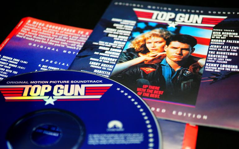 of the soundtrack of the 1986 film by Tony Scott, TOP GUN