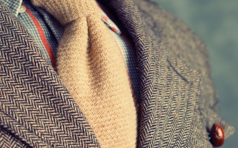 Retro vintage twill jacket with woolen necktie - Close-up