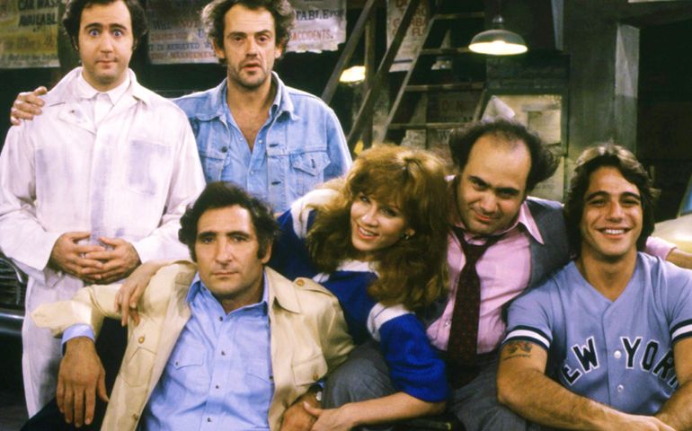 TAXI, standing from left: Andy Kaufman, Christopher Lloyd, seated from left: Judd Hirsch, Marilu Henner, Danny DeVito, Tony Danza, 1978-83.