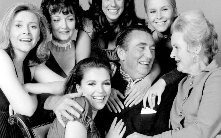 DAYS OF OUR LIVES, Macdonald Carey (center), (l-r starting from front and clockwise): Susan Seaforth Hayes, Susan Flannery, Marie Cheatham, Denise Alexander, Heather North, Frances Reid (1970), 1965-, (c)
