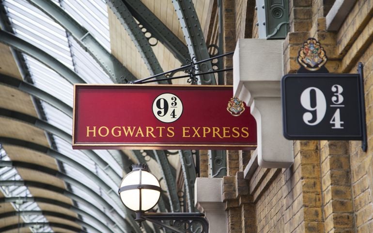 ign 9 3/4 Hogwarts Express. The Wizarding World of Harry Potter - Diagon Alley of Universal Studios Orlando