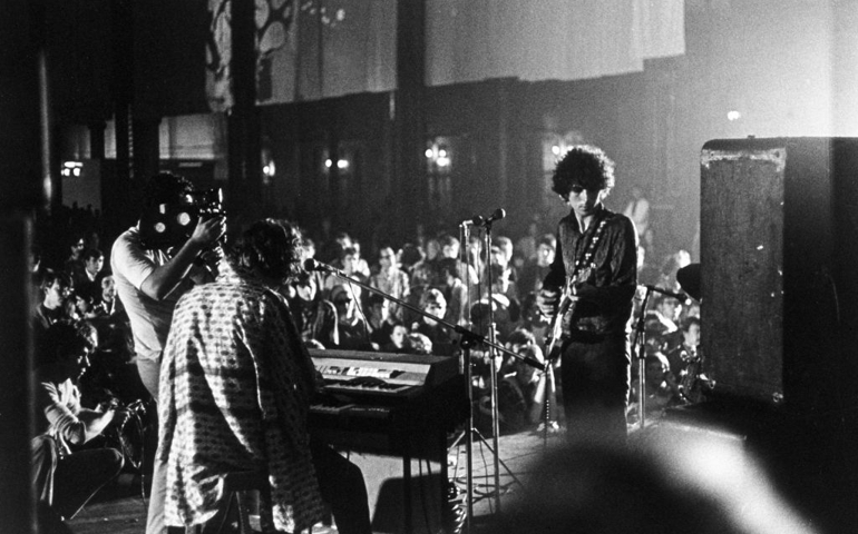 Singer and guitarist Syd Barrett (1946 - 2006) of Pink Floyd performing on stage at the International Love-In Festival, held at Alexandra Palace, London, 29th July 1967.
