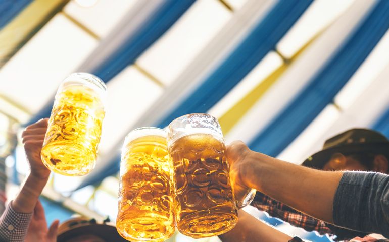 people clinking beer glasses at oktoberfest