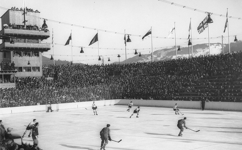February 1936: An ice hockey match between the USA and Canada during the Winter Olympics at Garmisch-Partenkirchen.