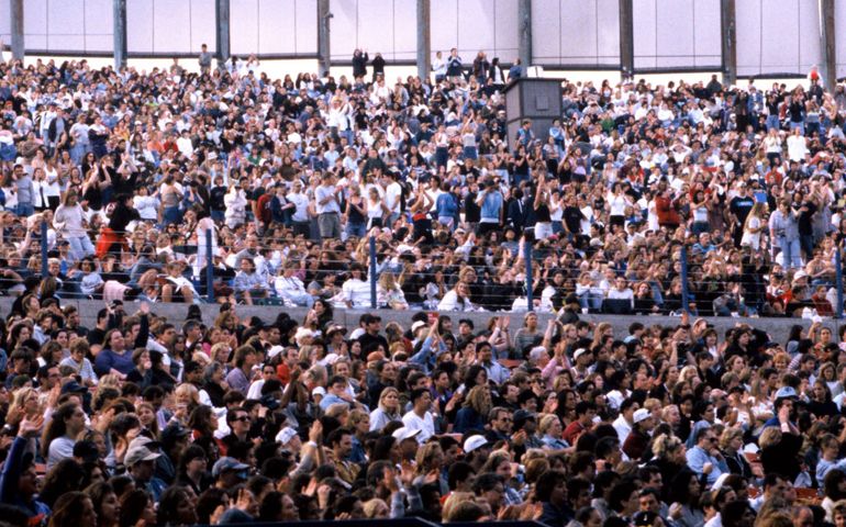 MOUNTAIN VIEW, CA - June 24 Fans enjoy the performance at Lilith Fair 1998 at the Shoreline Amphitheater. Event held on June 24, 1998 in Mountain View, California.