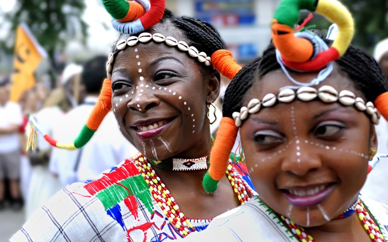 Folk dance show of nigerian girls