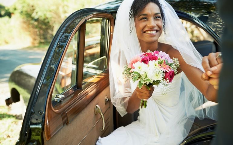 Shot of a bride being helped out of the backseat of a carhttp://195.154.178.81/DATA/i_collage/pu/shoots/784347.jpg