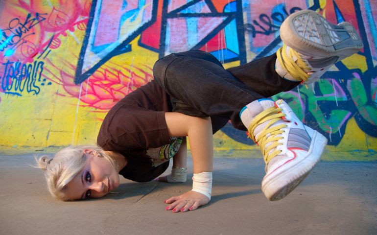 Girl break-dancer