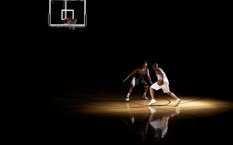 Basketball players playing one on one
