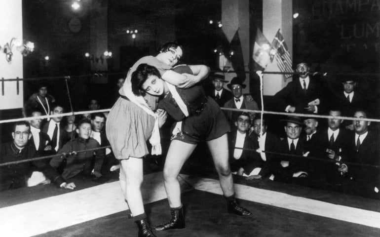 April 1924: A match in progress between Argentinian wrester Alvarez and her Swiss opponent Mme Roxanne.