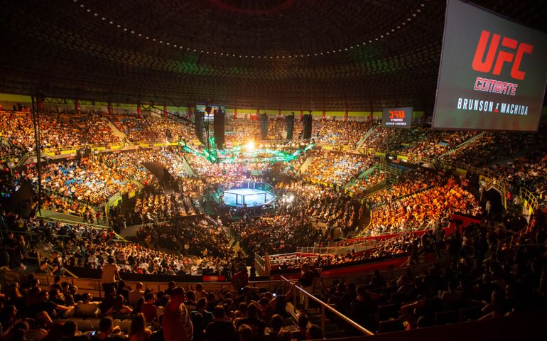Brunson vs. Machida. Octagon, stadium gym.