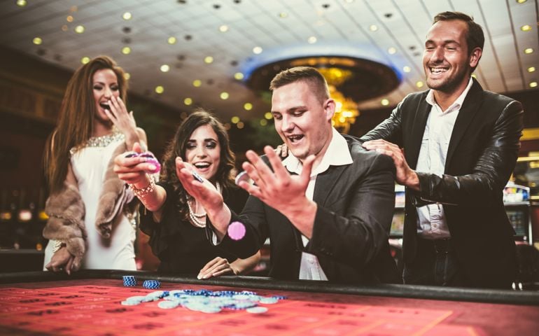 kisses by the luck at poker