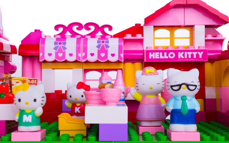 Hello kitty children cartoon dining area built with lego block