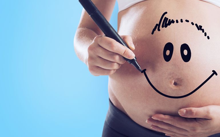 Mummy draws a smile on her stomach