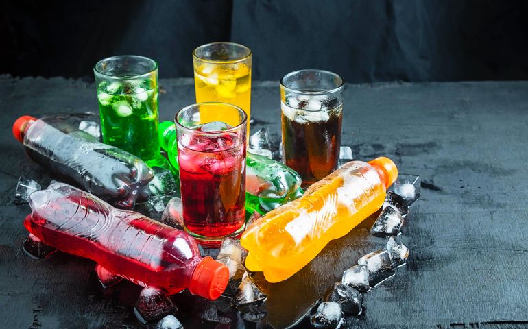 Soft drink And glass of soft drinks on the ice and refreshing