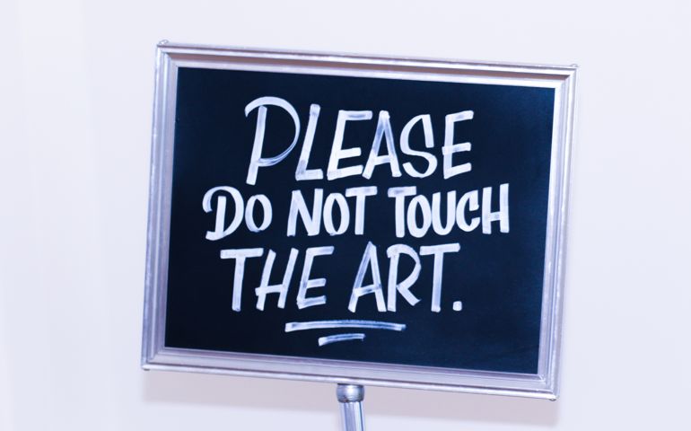 Please do not touch the art sign.
