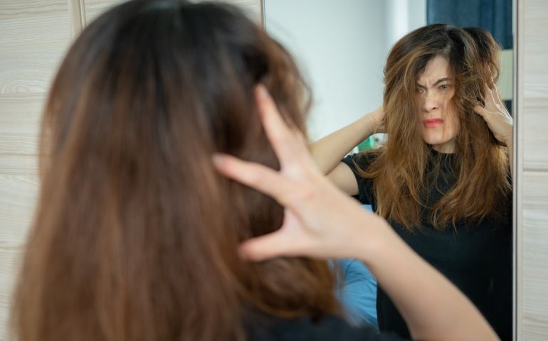 Hair tangling happens when the tresses do not have enough moisture locked in, and are excessively dry.