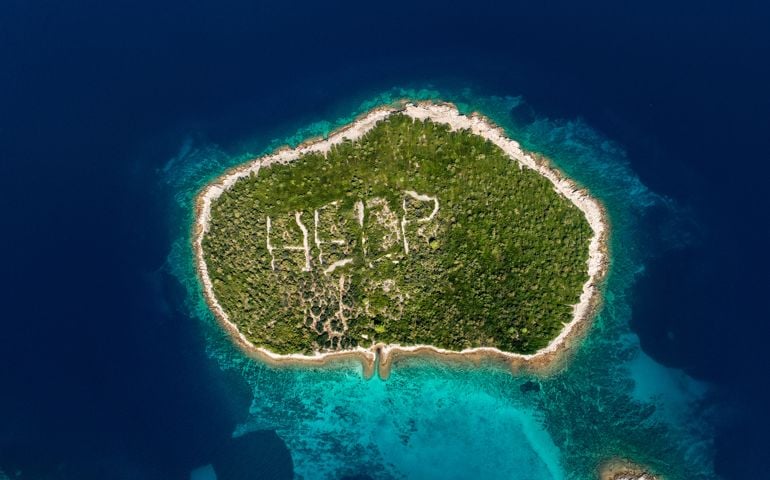 Big HELP message on a remote island