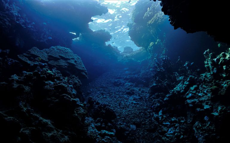 Rays of lights in caves and tunnels
